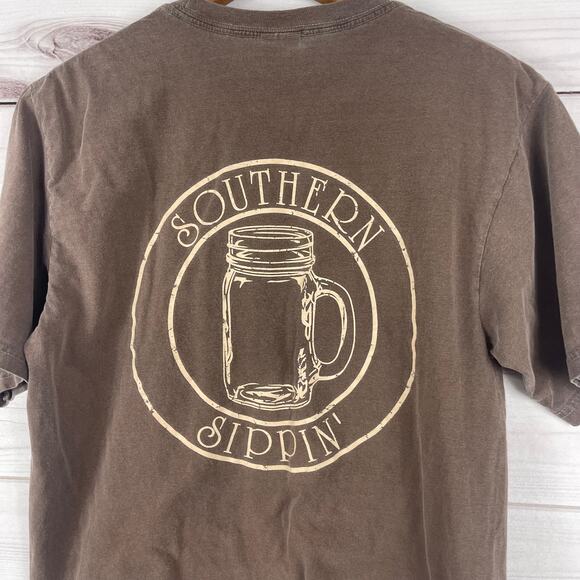 Southern Sippin Brown Short Sleeve Graphic Tee Size Medium - Picture 5 of 6